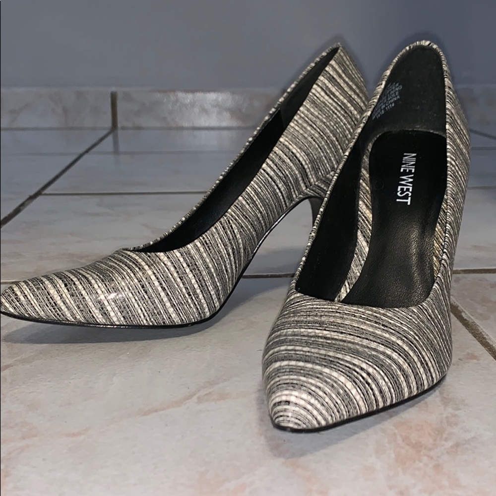 NINE WEST black & white stripes heels 👠 Size 5.5